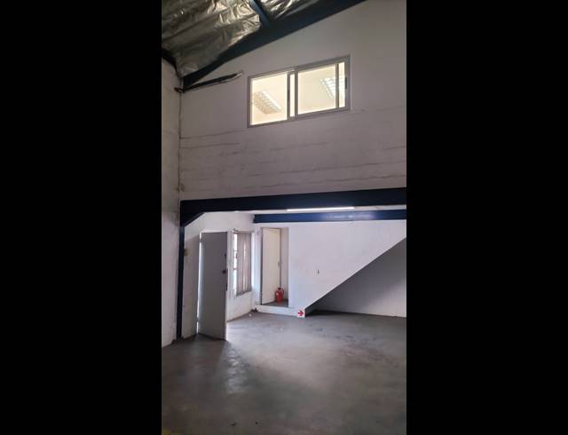 125M² MINI FACTORY TO LET IN BRIARDENE